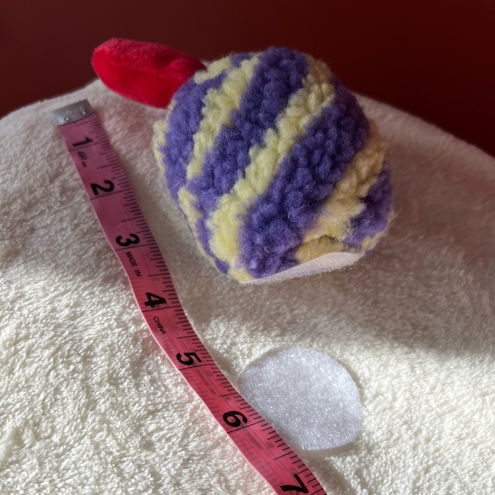 Cupcake Comfort Plush Pet Bed - 16 1/2” Diameter - Lavender 🧁NWT! - Picture 6 of 16